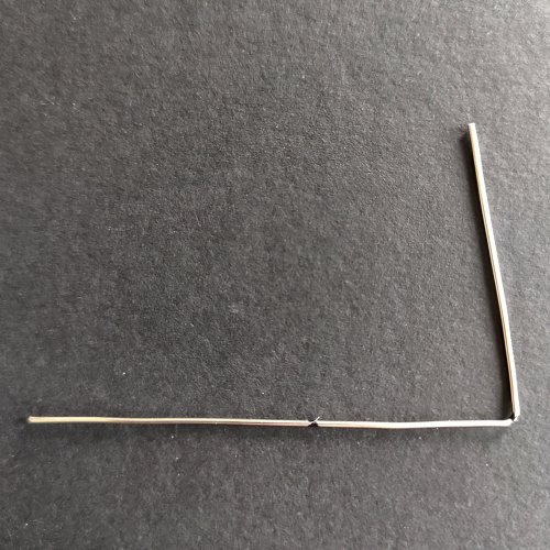 Mei Tan's Geometric Beaded Wire Pendant - , Contemporary Wire Jewelry, Loops, Wire Loop, Wrapped Wire Loop, Wire Wrapping, Wrapping, Wire Wrapping Jewelry, hold and bend the wire 90 degrees at the 1.5 in mark.